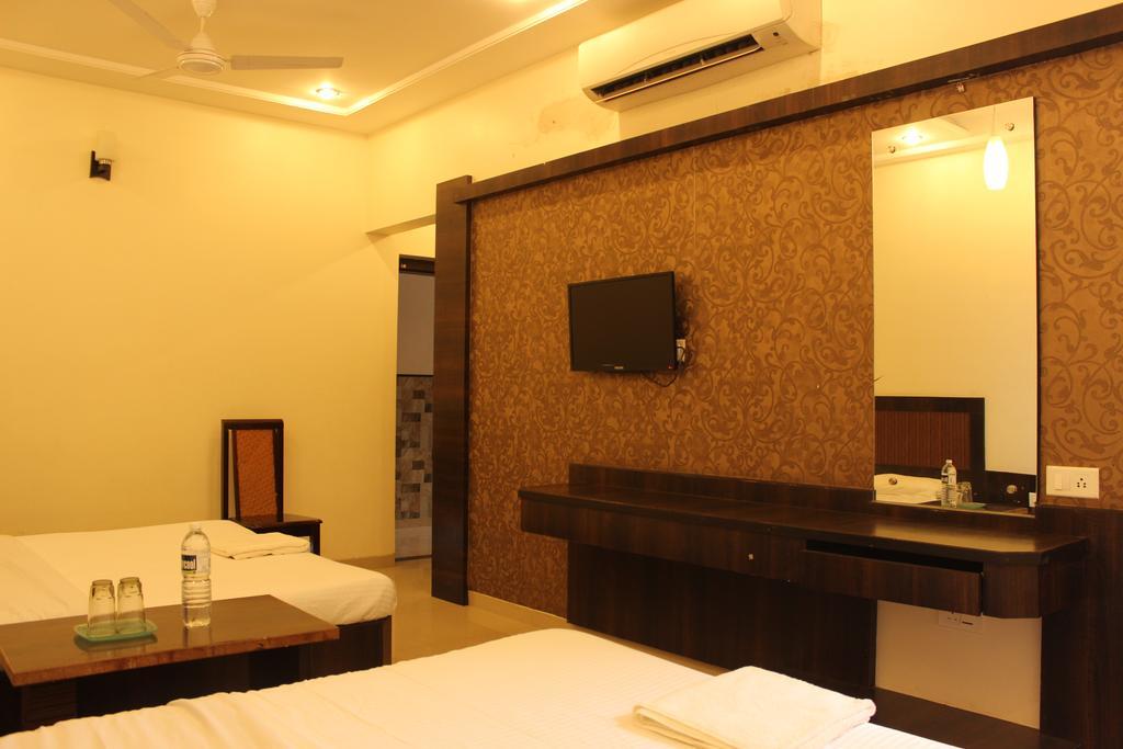 Hotel Sai Ramanand Ширді Екстер'єр фото
