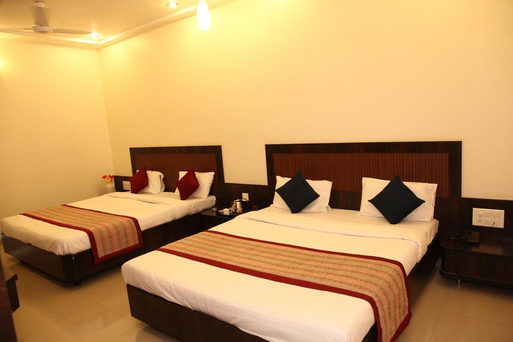 Hotel Sai Ramanand Ширді Екстер'єр фото