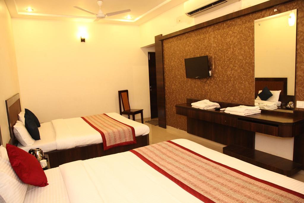 Hotel Sai Ramanand Ширді Екстер'єр фото