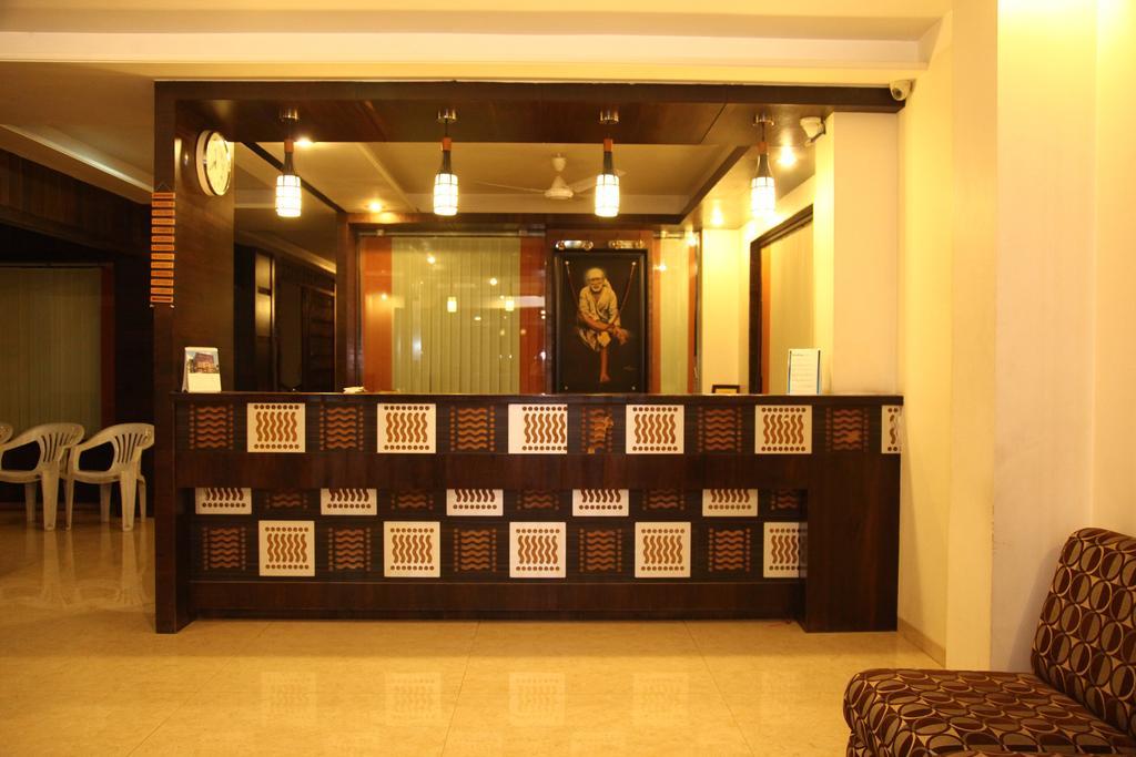 Hotel Sai Ramanand Ширді Екстер'єр фото