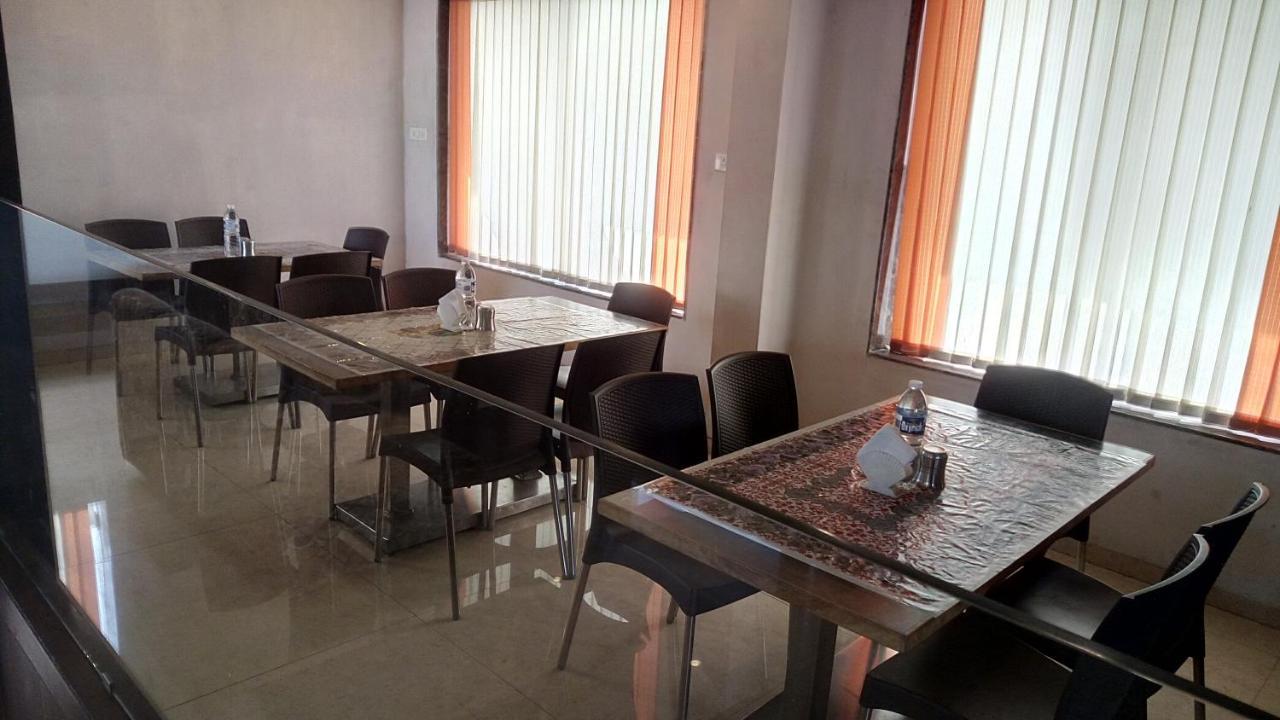 Hotel Sai Ramanand Ширді Екстер'єр фото
