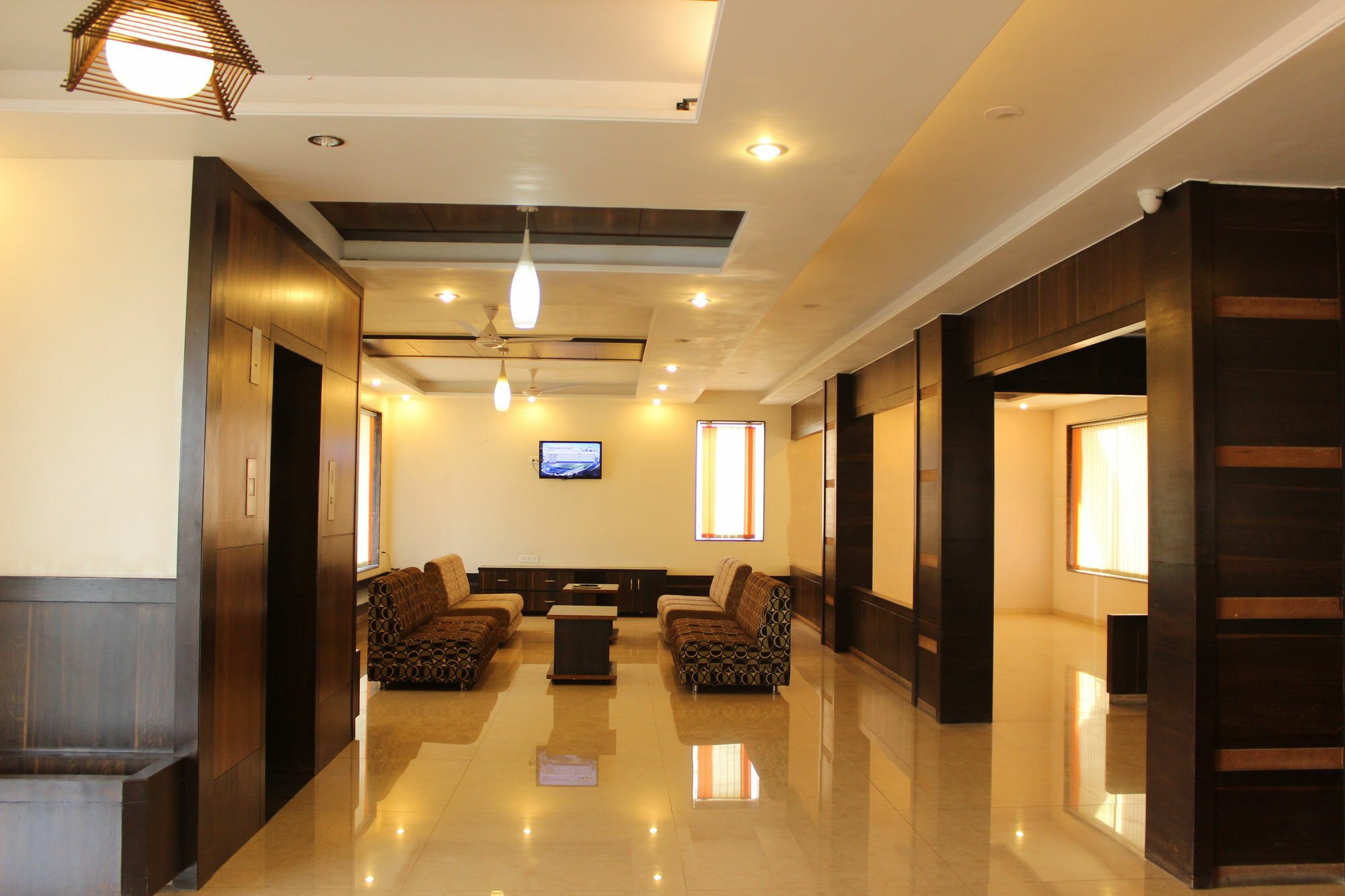 Hotel Sai Ramanand Ширді Екстер'єр фото