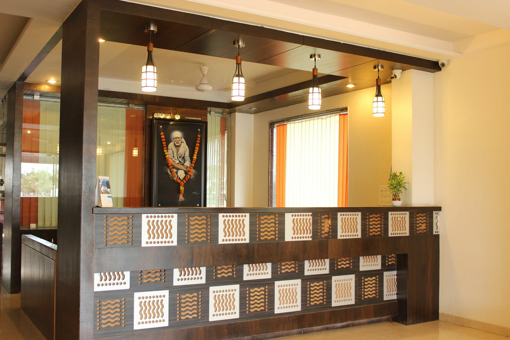 Hotel Sai Ramanand Ширді Екстер'єр фото